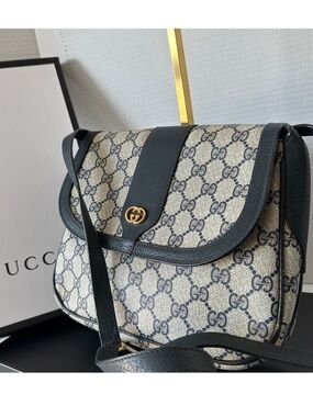Gucci Crossbody/Shoulder Bag .